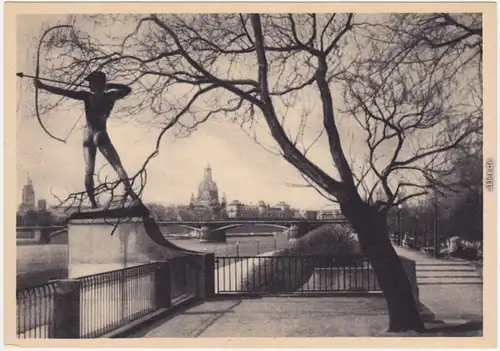 Dresden Dresden, Am Königsufer mit Bogenschützen 1945