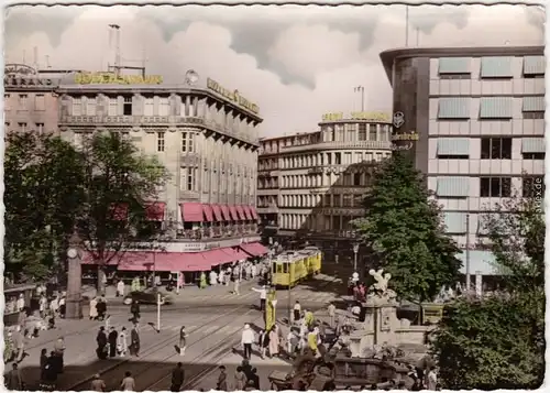 Ansichtskarte Düsseldorf Corneliusplatz belebt mit Straßenbahn 1961