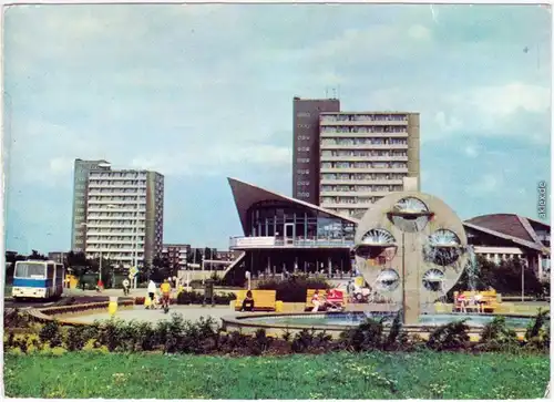 Südstadt Rostock An der "Kosmos"-Gaststätte mit Springbrunnen 1983