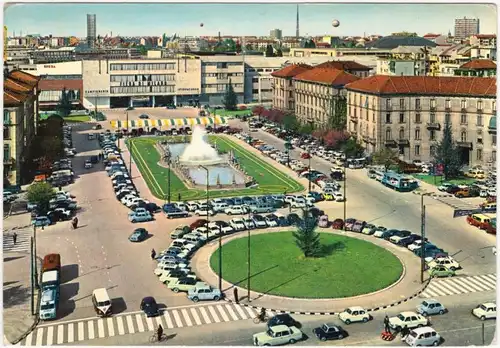 Mailand Milano Julius Cesar Platz - Mit Springbrunnen und parkenden Pkw's 1965