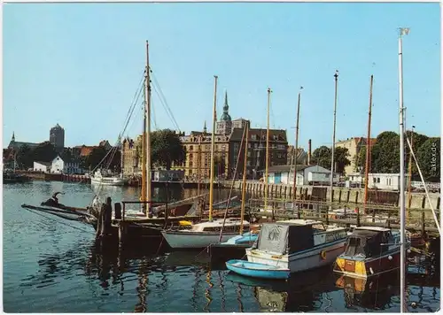 Stralsund Hafen mit Segelbooten Ansichtskarte 1987