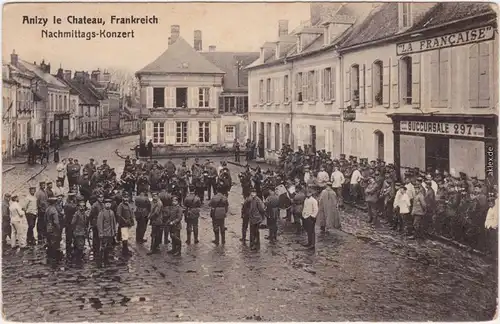 Anizy-le-Château Soldaten beim Nachmittags-Konzert auf dem Dorfplatz 1917 