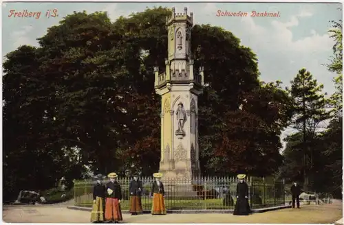 Ansichtskarte Freiberg (Sachsen) Schwedendenkmal spazierende Frauen 
1913