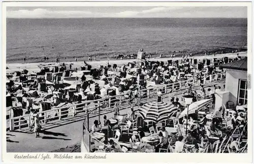 Westerland  Sylt Badegäste am Strand   Strandkörbe  Blick von der Milchbar 1957