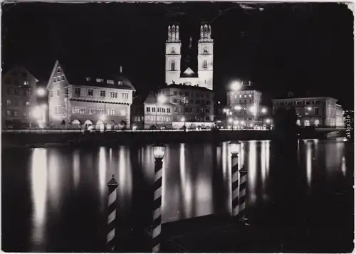Zürich Zunfthäuser z. Rüden und Zimmerlenten mit Grossmünster bei Nacht 1962 