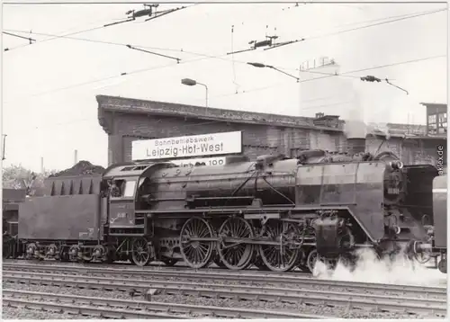 Leipzig Dampflokomotive mit Tender am Bahnbetriebswerk 1980 