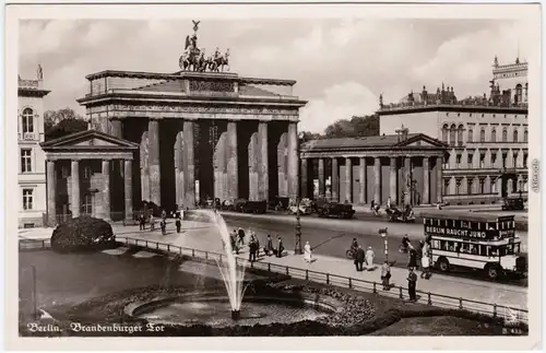 Mitte Berlin Brandenburger Tor, Bus Werbung Berlin raucht Juno 1930