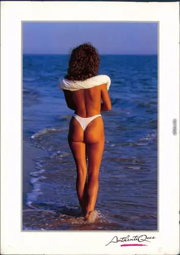 Erotik - Frau am Strand Ansichtskarte 1995
