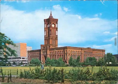 Mitte Berlin Blick auf das Rotes Rathaus mit Gartenanlage im Vordergrund 1978