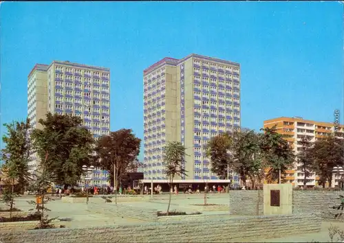 Magdeburg Paul-Markowski-Platz mit Hochhäusern im Hintergrund 1983