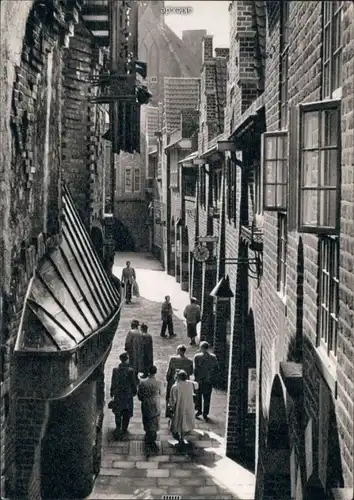 Bremen Böttcherstraße mit Passanten Foto Ansichtskarte  1958