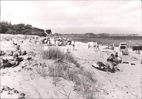 Altenkirchen (Rügen) Strand Strandkörben und Gästen im Ortsteil Drewoldke 1982