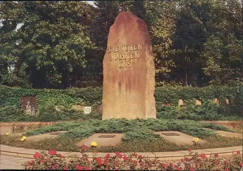 Friedrichsfelde Berlin Gedenkstätte der Sozialisten - Die Toten Mahnen uns 1988