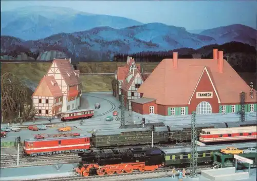 Dampflokmodell und E-Lokmodell am Bahnhof Foto Ansichtskarte 1987