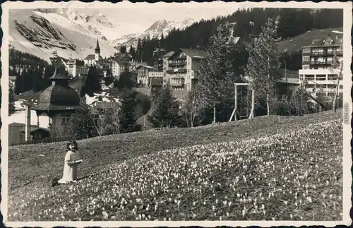 Arosa Kind auf der Frühlingswiese  - Stadt Foto Ansichtskarte 1932