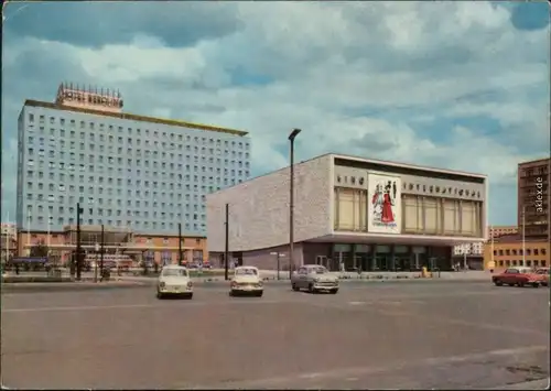 Berlin Karl-Marx-Allee mit Interhotel Berolina und Kino International 1966