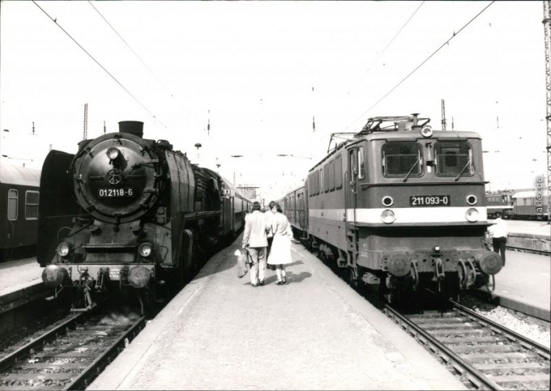 Leipzig Dampflokomotive und E-Lokomotive - Hauptbahnhof 1982 Nr. 69758