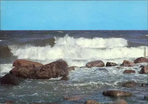 Mecklenburg Vorpommern Grüße von der Ostsee, Wellen brechen an Steinen 1987