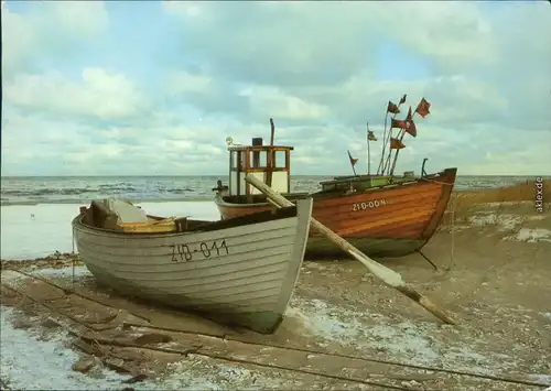 Zingst Darss Kutter und Boot am Strand Ansichtskarte 1987