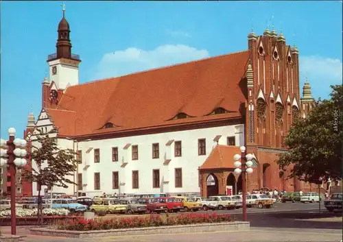 Frankfurt (Oder) Rathaus mit parkenden Trabant's und Wartburg's davor 1982