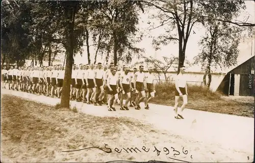 Paderborn marschierende Soldaten - Sennelager  - Privatfoto Ansichtskarte 1936