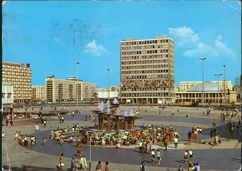 Mitte Berlin Alexanderplatz mit Blick zur Kongreßhalle  belebt 1976