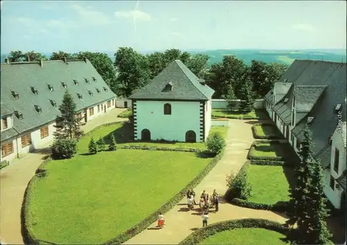 Ansichtskarte Augustusburg Stallhof mit Brunnenhaus 1984