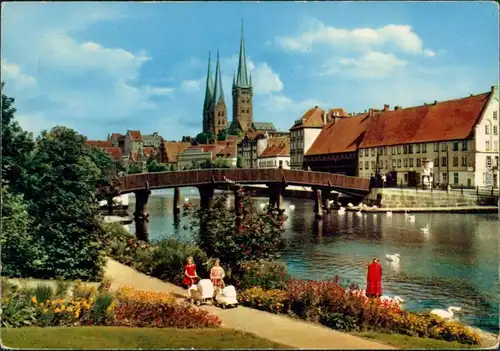 Ansichtskarte Lübeck Blick vom Malerwinkel: Kirche, Brücke, Fluss 1953