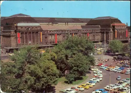 Leipzig Hauptbahnhof, rote und DDR Fahne, Autos Straßenbahn g1986