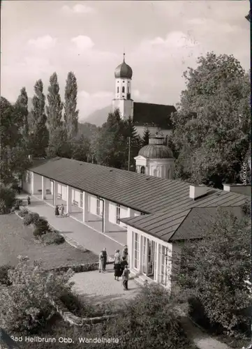 Ansichtskarte Bad Heilbrunn Partie an der  Wandelhalle 1957 