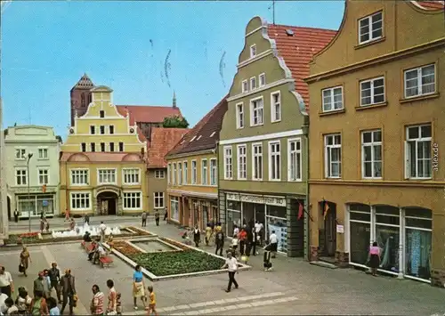 Ansichtskarte Wismar Krämerstraße, belebt 1977
