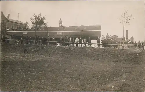 Ansichtskarte  Transport eines Schiffes mit der Eisenbahn Privatfotokarte 1916