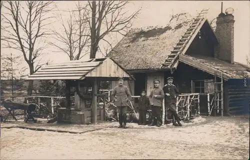 Privatfotokarte Militaria Offiziers Quartier Russland - Soldaten 1916