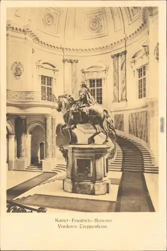 Berlin Kaiser-Friedrich-Museum  Treppenhaus  Plastik vom Großen Kurfürsten 1920