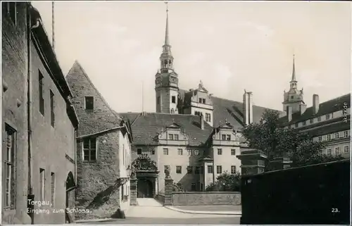 Ansichtskarte Torgau Straßenpartie  - Eingang zum Schloß 1930 