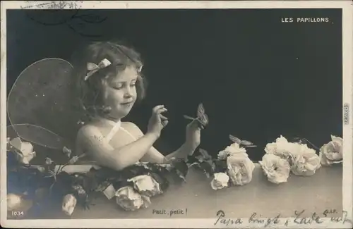  Junges Mädchen als Schmetterling - spielt mit Schmetterlingen 1905 