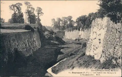 Ansichtskarte Bayonne Les Fossés des Remparts à Mousserolles 1933