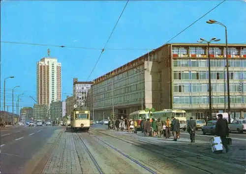 Leipzig Hauptpostamt am Karl-Marx-Platz mit Blick zum Wohnhaus Wintergarten 1974