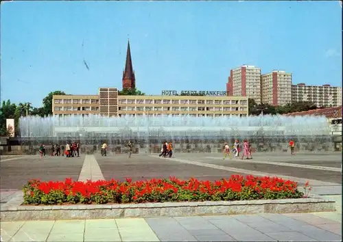 Frankfurt (Oder) Karl-Marx-Straße mit Wasserspiele und Kirche g1984