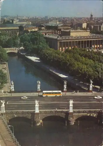 Mitte Berlin Blick auf die Schlossbürcke Verkehr und Neues Museum g1986