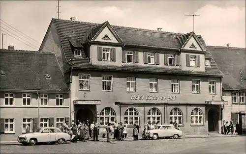 Ansichtskarte Bad Düben HOG Dübener Hof mit Trabant's und Gästen davor 1969