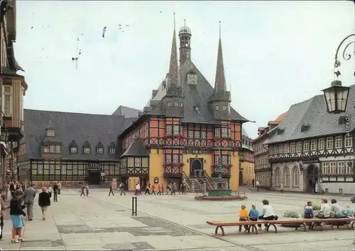 Ansichtskarte Wernigerode Rathaus mit Marktplatz und Besuchern g1989