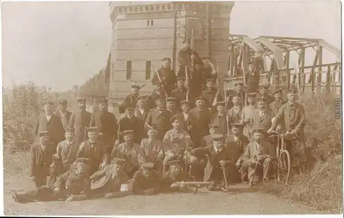 Ansichtskarte Soldaten vor Brücke - ehemalige deutsche Gebiete 1915 