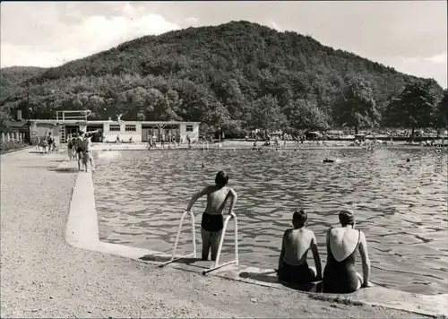 Ansichtskarte Bad Thal-Ruhla Freibad mit Badegästen 1974