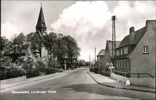 Ansichtskarte Bienenbüttel Straßenpartie - Kirche - Lüneburger Heide 1962 