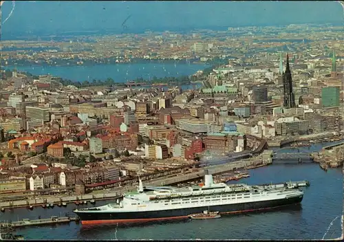 Hamburg Blick auf Stadt und Überseebrück mit TS Queen Elisabeth II 1976