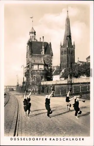 Düsseldorf Straßenpartie - Radschläger am Düsselschlössschen 1935