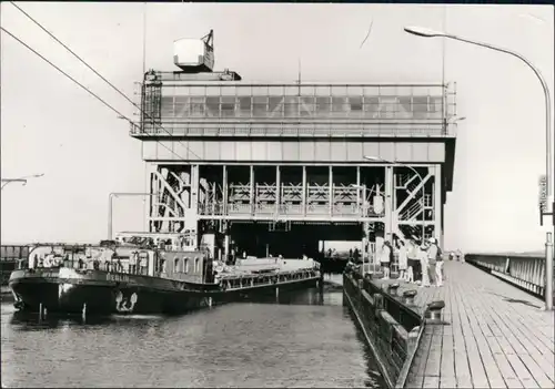 Ansichtskarte Niederfinow Schiffshebewerk mit Kahn 1983