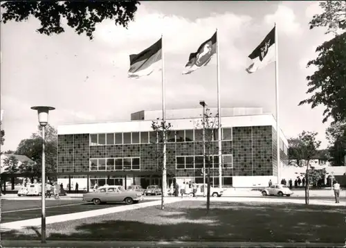 Ansichtskarte Göttingen Partie an der Stadthalle - Autos 1967 