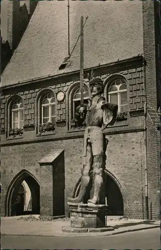Ansichtskarte Stendal Rolandsfigur am Rathaus 1959